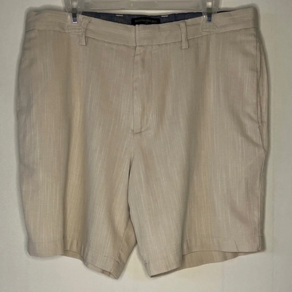 Banana Republic Men’s Shorts Chino Size 35 Beige Aiden Club.
